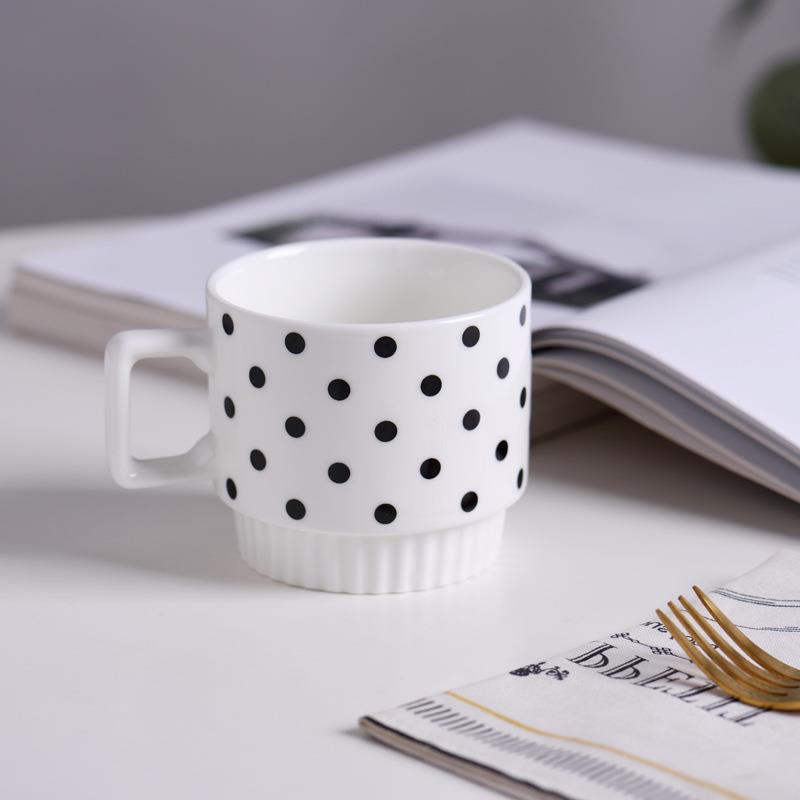 BLACK & WHITE CERAMIC STACKING CUPS