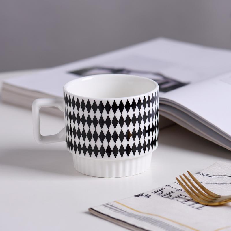 BLACK & WHITE CERAMIC STACKING CUPS