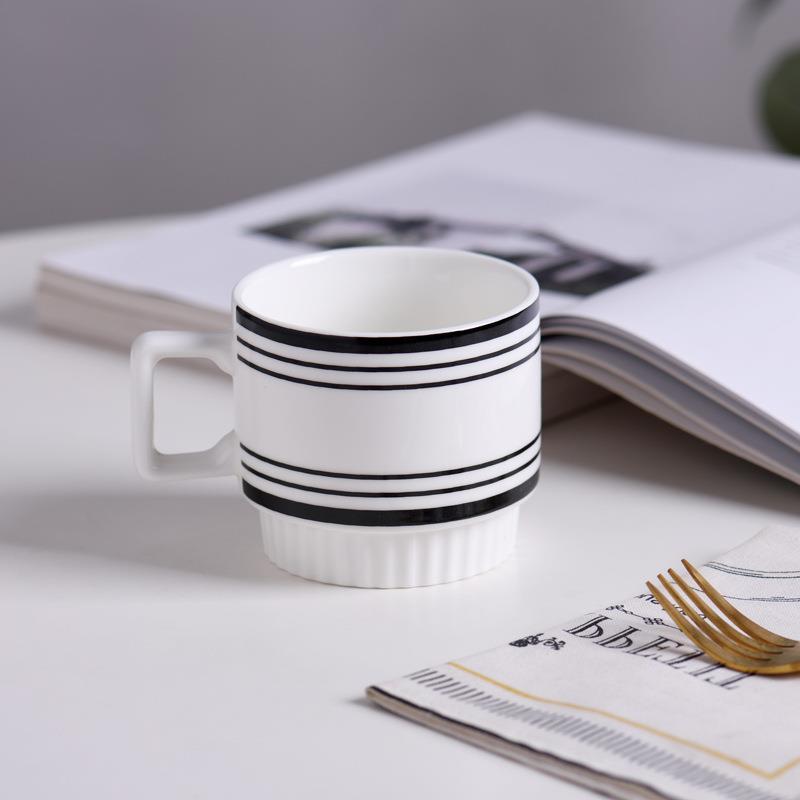 BLACK & WHITE CERAMIC STACKING CUPS